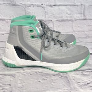 Under Armour kids Stephen Curry shoes mint and gray size boys 4.5